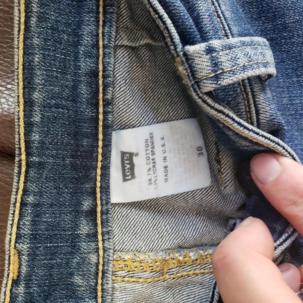 Ladies Levi's cutoff den shorts, Size waist 30